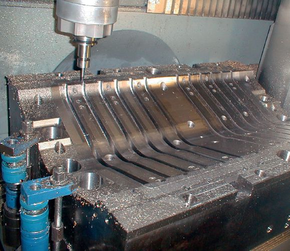 Stocchiero costruisce soprattutto stampi di medio-piccole dimensioni (1.000x1.000 mm), ma caratterizzati da estrema complessità.